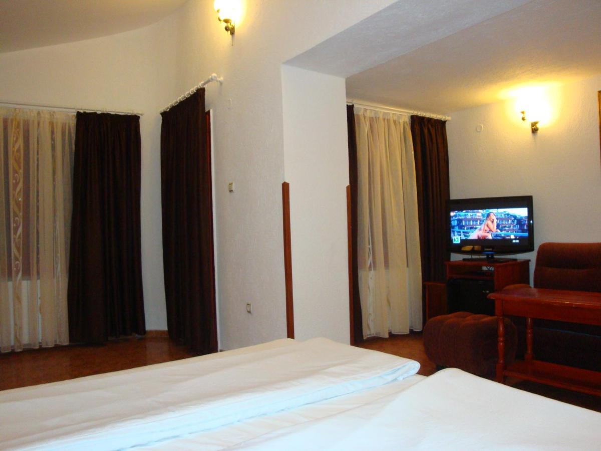 Family Hotel Diana Lyaskovo  Exterior photo